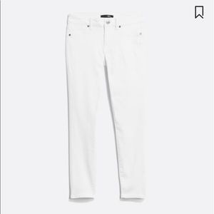 White skinny jeans, perfect for summer!